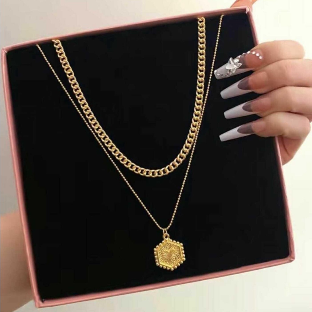 Nwt Gold Double Layered Chain Necklace With Pendant